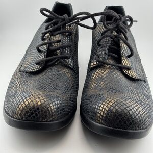 Born Women's Leather Oxford Shoes Navy/Gold Size 10 Medium to Wide